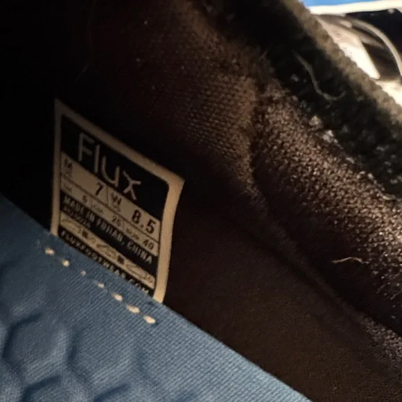 Black Performance Sneakers for Men and Women - Picture 9 of 9